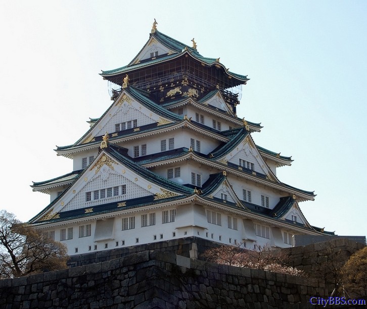 日本大阪城，最著名的城堡之一。从外看大阪城有5层，但是它的内部实际是8层。大阪城于16世纪建成，整座城堡 ...