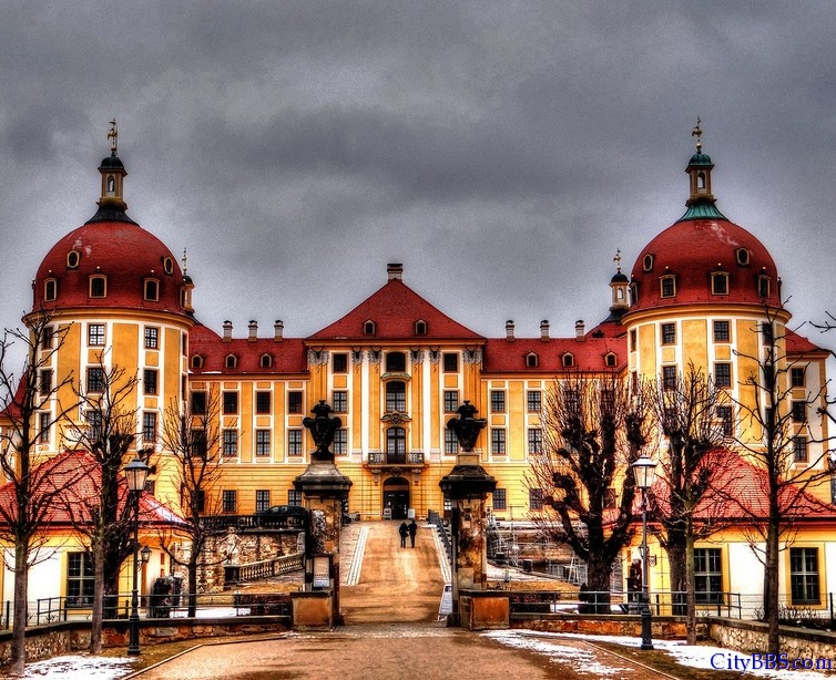 德国莫里茨城堡，这座宫殿以莫里茨·萨克森公爵（Duke Mortiz of Saxony）的名字命名。它位于一片人工土地 ...