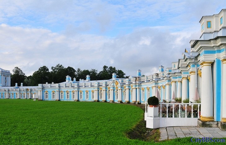 俄罗斯凯萨琳宫，这座宫殿始建于1717年，是俄皇凯萨琳一世（Catherine I）避暑的行宫。1752年，它被重新设 ...