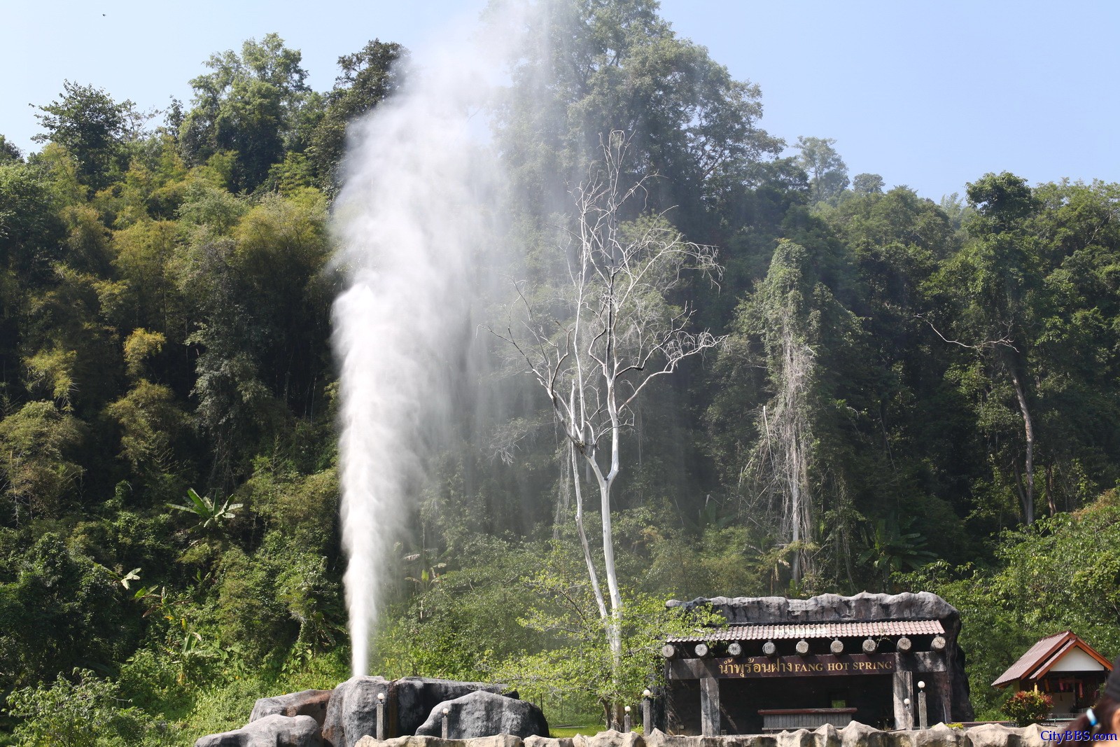 泰国Doi Pha Hom Pok森林公园的温泉