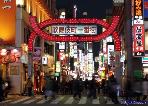 东京新宿区的歌舞伎町是日本着名的红灯区