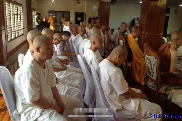 泰媒称70名中国游客在泰国清迈剃度出家