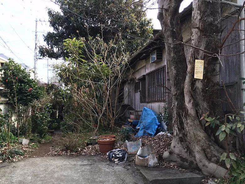 东京市区的废弃房屋.jpg
