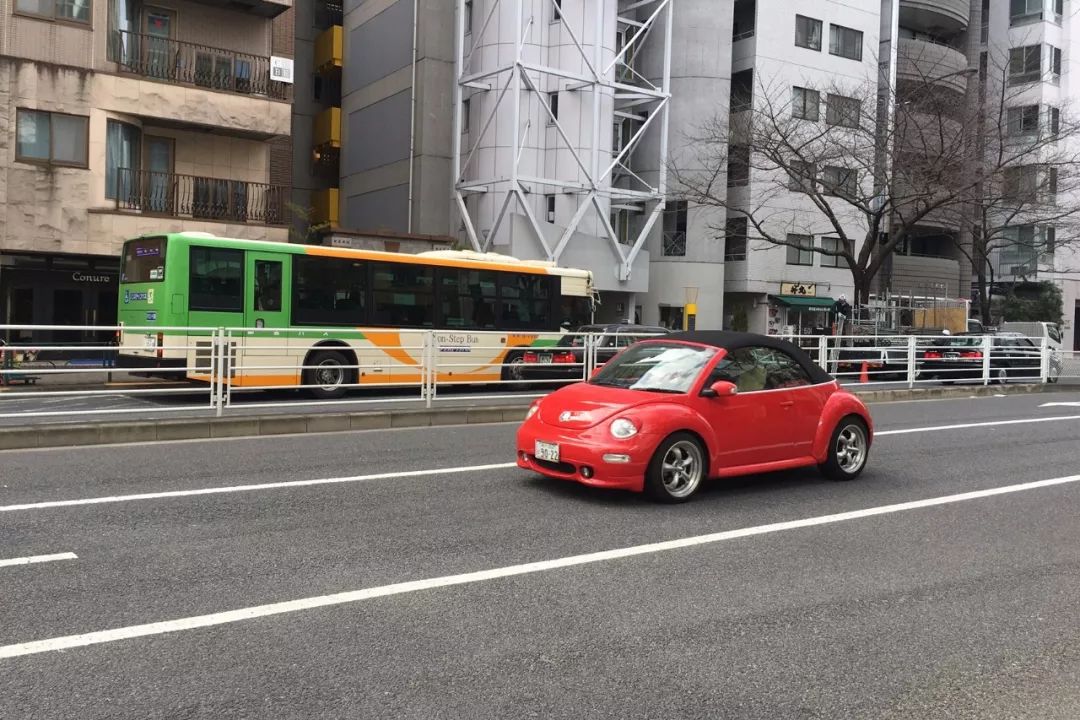 东京道路，一般都不怎么堵车.jpg