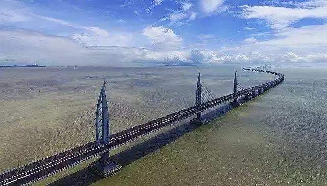 中国为什么要花上千亿，建一座不能通车的大桥