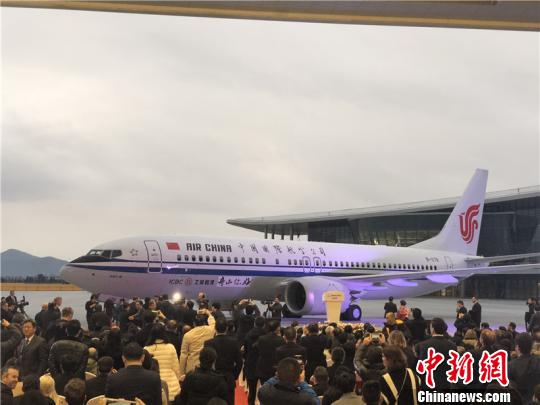 中国舟山波音737完工和交付中心交付首架飞机