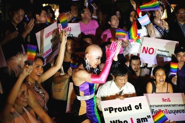 泰国LGBT团体在曼谷参加“同性恋自由日”游行