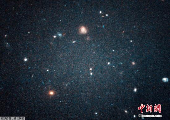 被科学家们戏称为“透明星系”的NGC 1052-DF2星系