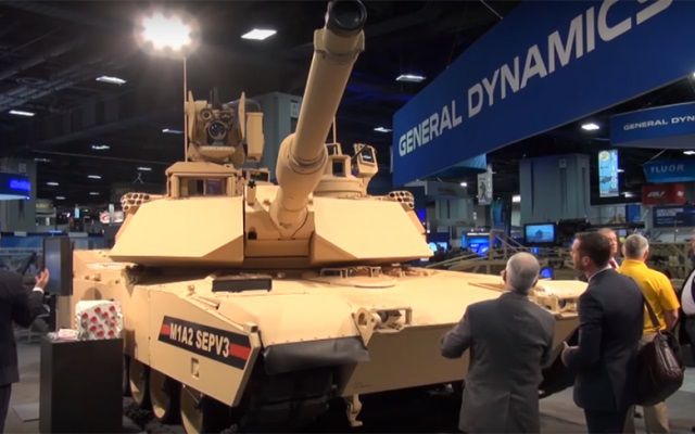 通用动力陆地系统会展展示M1A2主战坦克