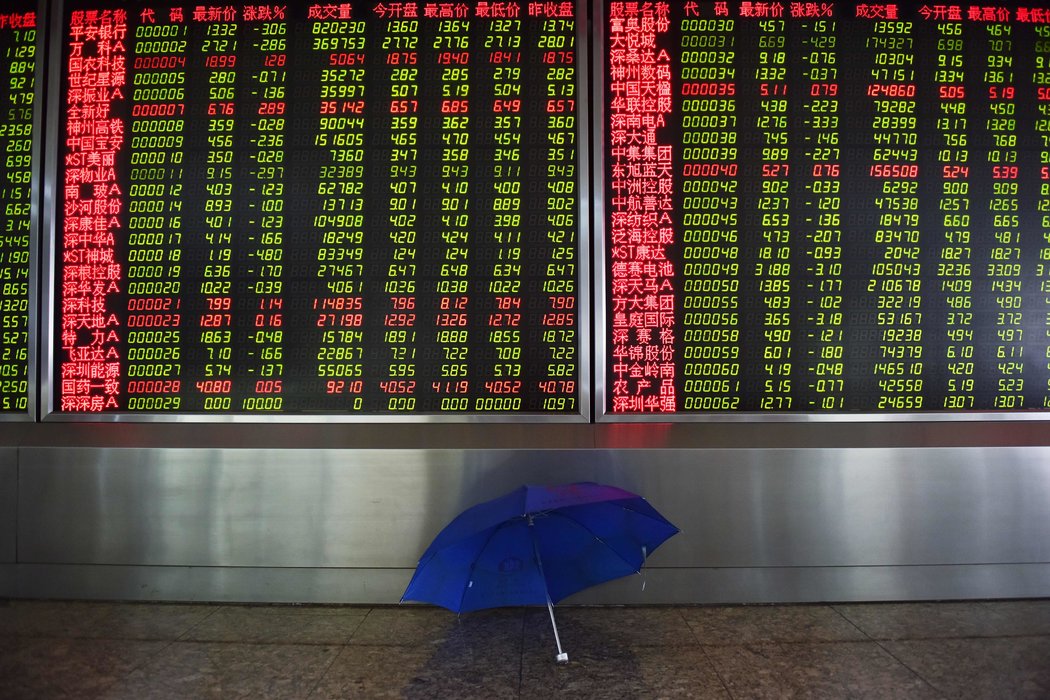 北京一家证券公司的屏幕显示的股票价格
