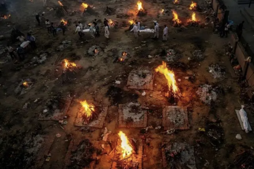 印度大街上烧尸体