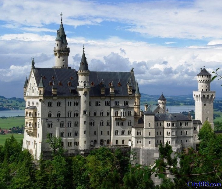 德国新天鹅堡，巴伐利亚王路德维希二世（Ludwig II of Bavaria）曾买下这座城堡作为私人避难所。1886年他去 ...