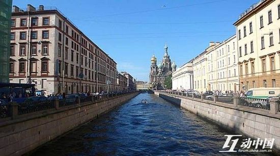 莫斯科的俄罗斯科学院中俄关系专家米赫耶夫(Vasily Mikheev)表示，黑龙江依然是中俄之间的界河，而远东的中 ...