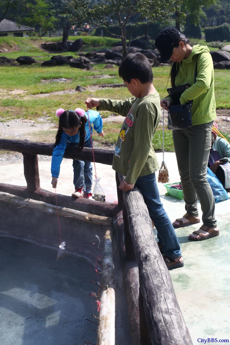 泰国Doi Pha Hom Pok森林公园的温泉