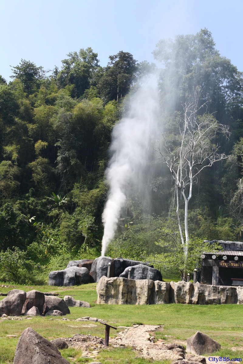 泰国Doi Pha Hom Pok森林公园的温泉