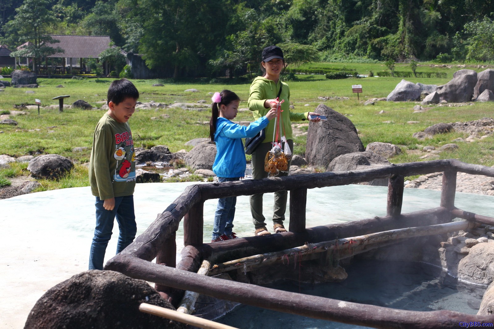 泰国Doi Pha Hom Pok森林公园的温泉