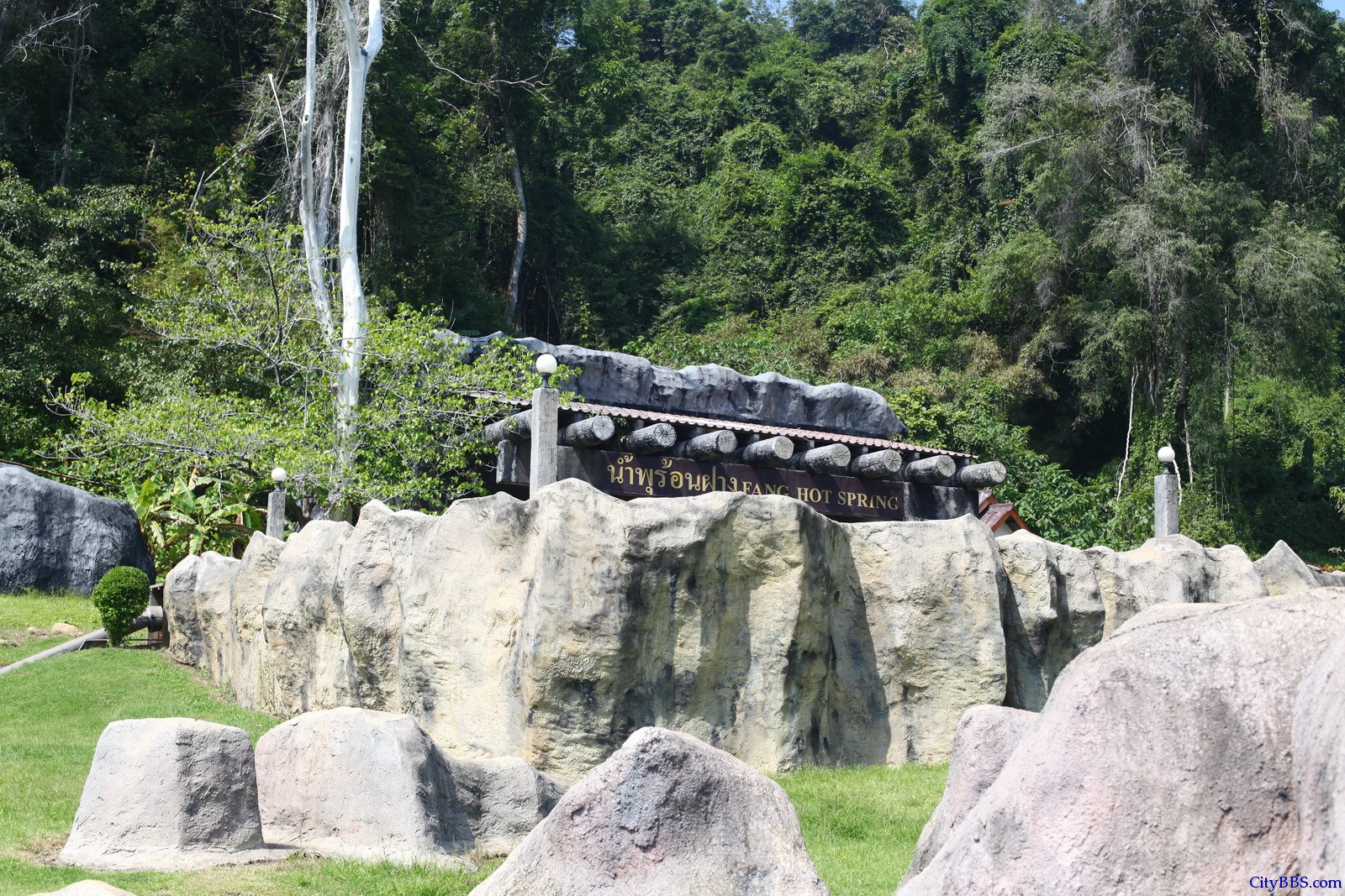 泰国Doi Pha Hom Pok森林公园的温泉