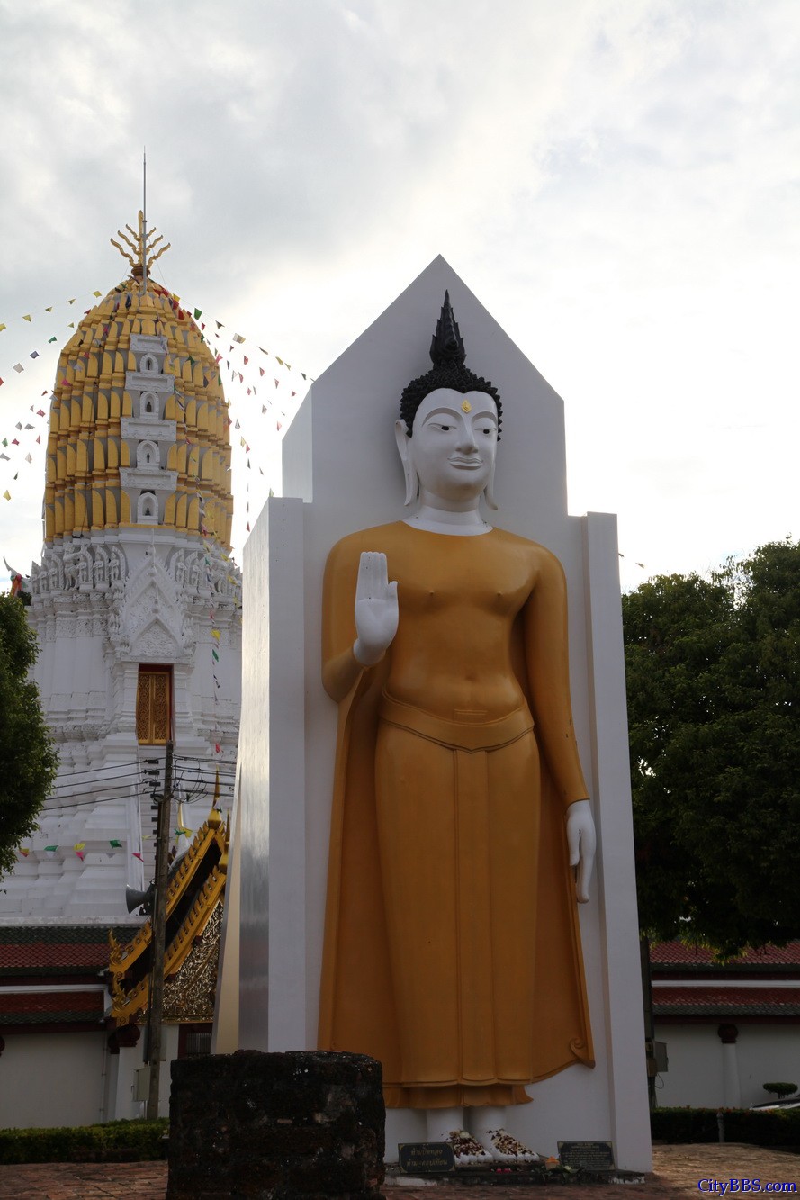 彭世洛（Phitsanulok）斯吗哈搭寺，当地称为Wat Yai(大庙)