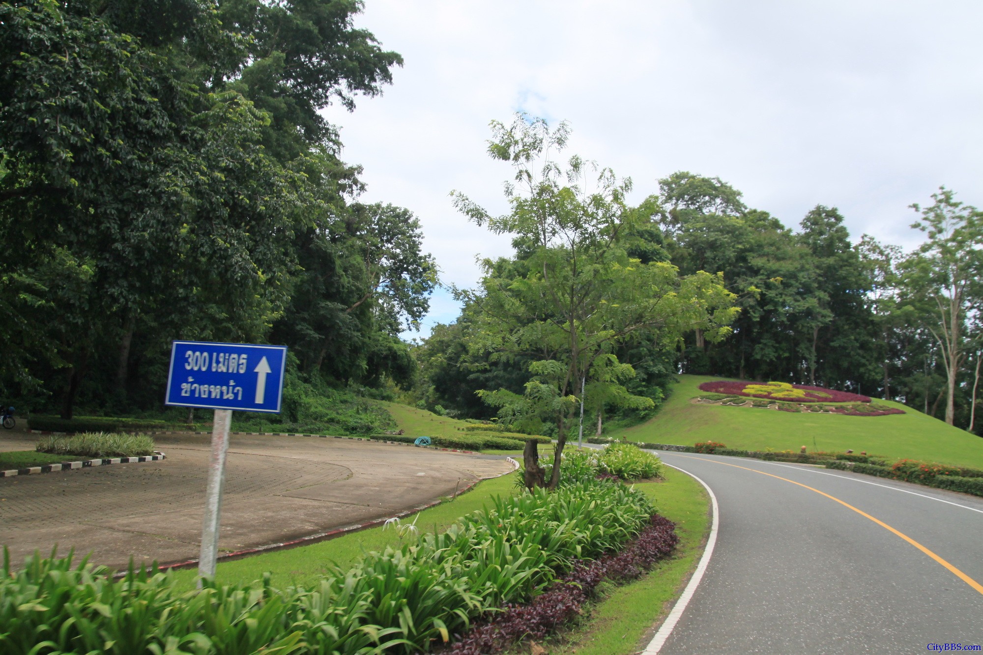 程逸府（又称乌达叻滴府 Uttaradit）的诗丽吉水坝（Sirikit Dam）