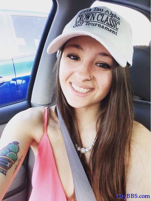 路怒杀人！德州20岁美女大学生惨遭爆头丧命