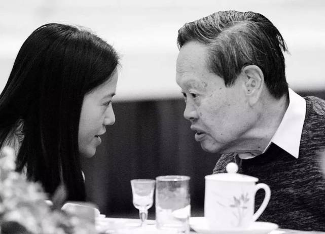 杨振宁假遗嘱背后，真正悲哀的应该不是翁帆