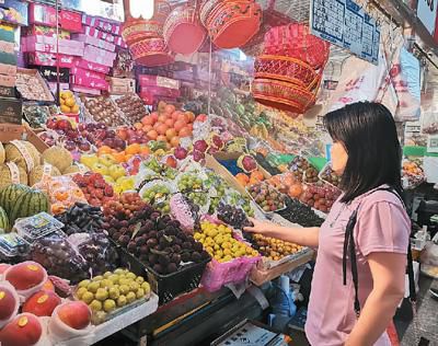 北京三源里菜市场，品种丰富的进口及国产水果