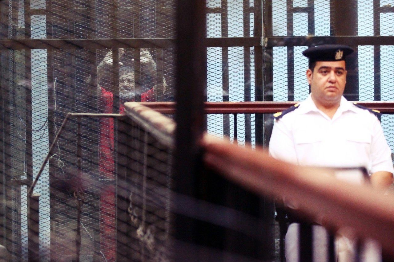 法庭上暴毙，埃及第一位民选总统的悲哀