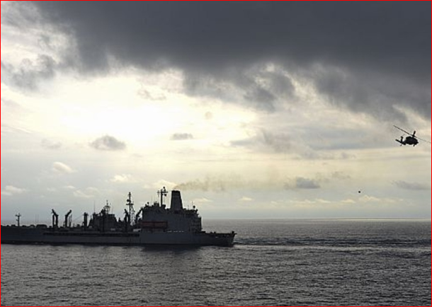 美国海军“尼米兹”号航母打击群穿越马六甲海峡