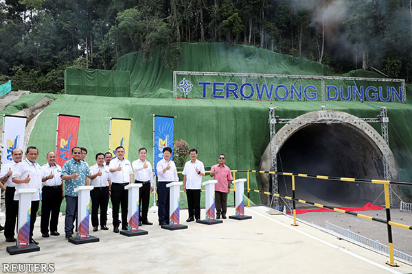 马来西亚东海岸铁路建设项目举行复工仪式