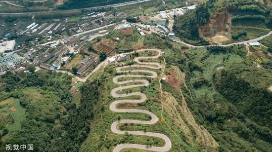 中国这条路6.3公里绕了68道弯 外国网友想来赛车