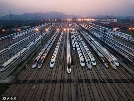 中国出口欧盟首列动车组抵达欧洲 网友沸腾