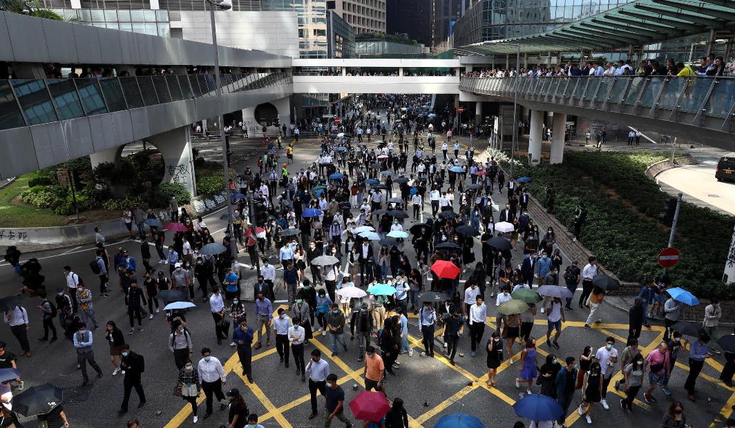 香港动荡加剧多处交通瘫痪影响银行学校运作