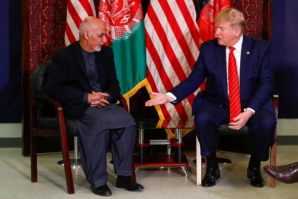 特朗普感恩节突访阿富汗：与塔利班恢复谈判