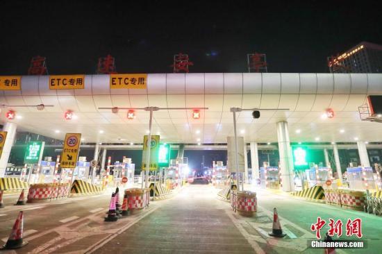 位于上海与江苏交界的高速安亭收费站正式撤销
