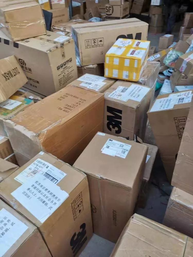 武汉两家医院收到的捐赠品，大部分没法医用