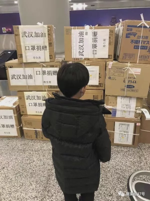 男子日本度假买4万只口罩回国捐赠