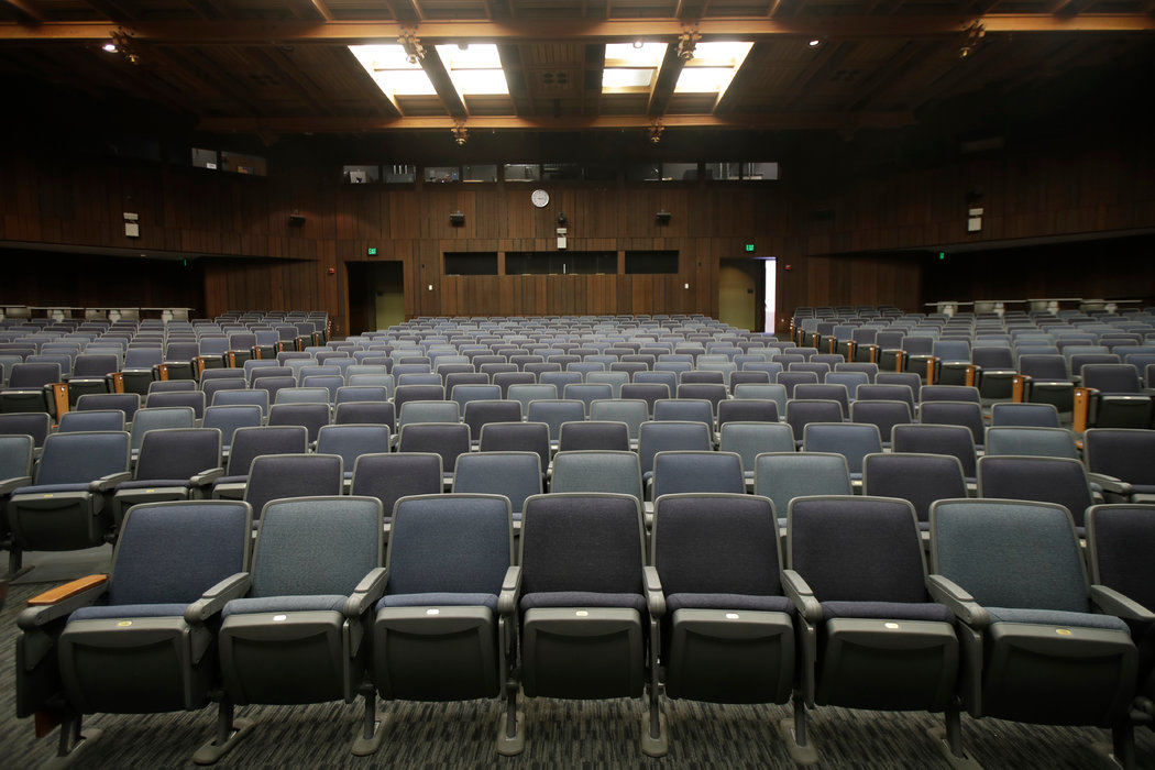 新冠疫情会过去，但美国大学的学生还会回来吗.jpg