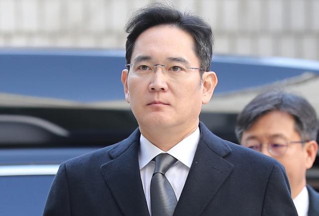 死磕台积电三星掌门人拜访ASML求更多光刻机