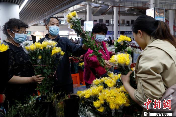 昆明斗南花卉交易市场选购祭扫花材