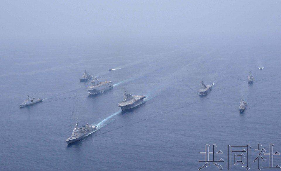 日美法澳ARC21防卫参训舰艇编队在东海航行