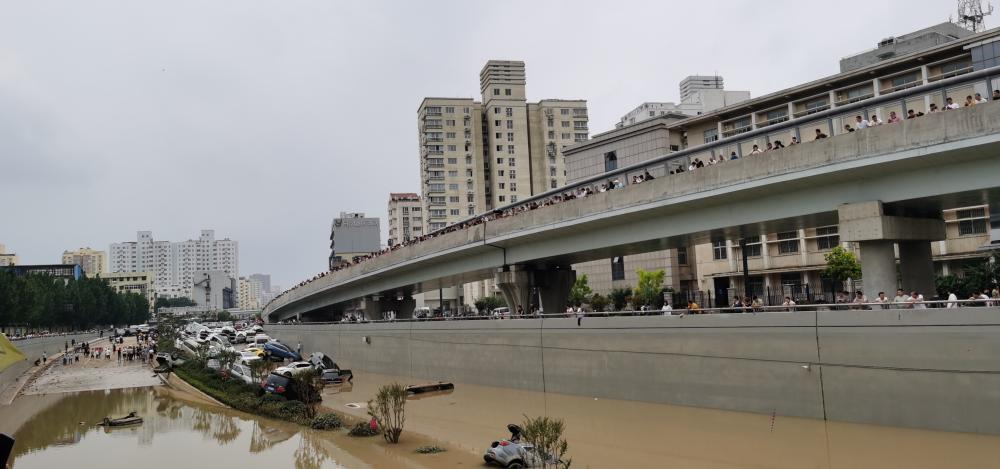 京广北路隧道口