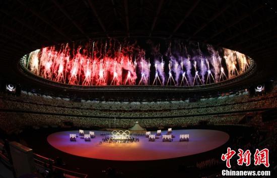 第32届夏季奥林匹克运动会开幕式在日本东京新国立竞技场举行