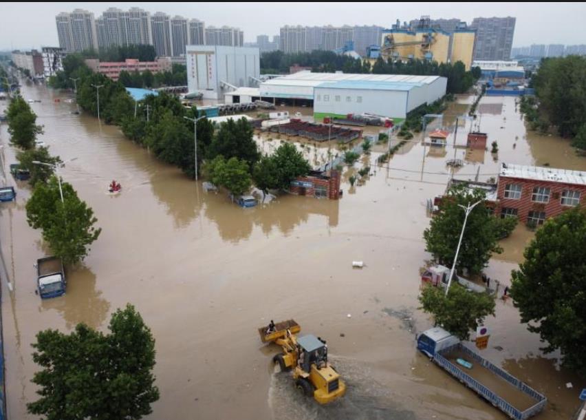 中国郑州，强降雨后道路严重积水航拍图