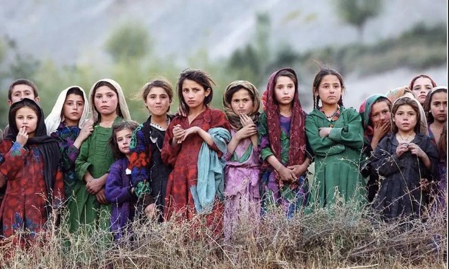 现在的阿富汗在世人的眼里是贫穷、落后和愚昧的的印象