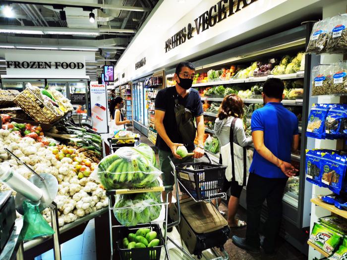 菲律宾首都马尼拉CBD马卡蒂绿带商圈，生活超市物资充足，