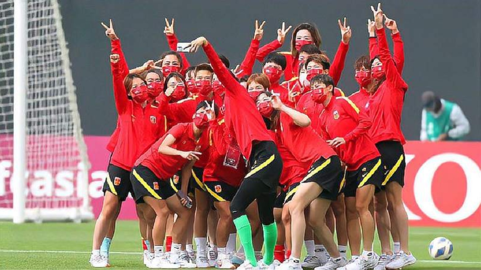 比男足要脸中国女足淘汰日本晋级亚洲杯决赛