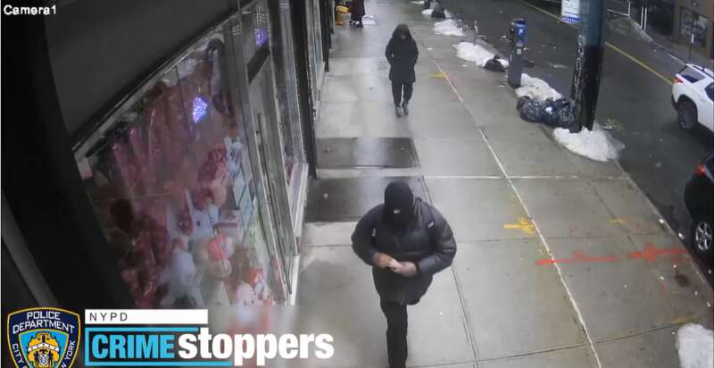 纽约2人入室抢劫殴打亚裔母亲