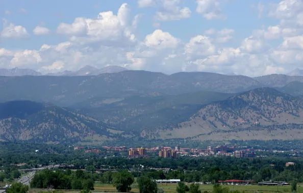 科罗拉多州落矶山脚下的博尔德市（Boulder）