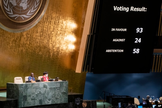 联合国大会通过一项决议，要求暂停俄罗斯在人权理事会的成员资格