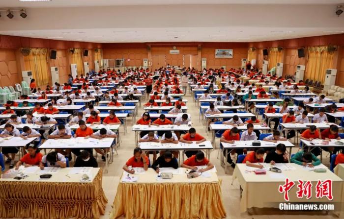 近8000名学生在泰国孔敬大学孔子学院参加汉语考试